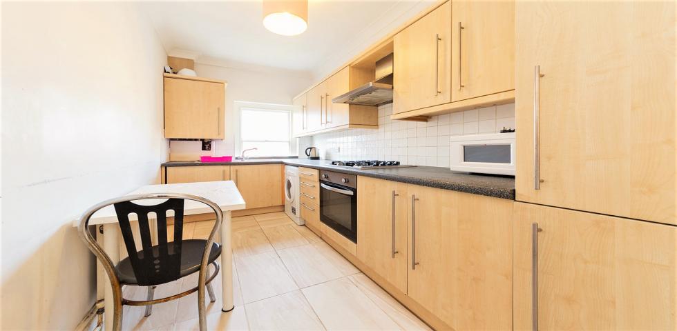 			3 Bedroom, 1 bath, 1 reception Flat			 Minster Road , KILBURN 